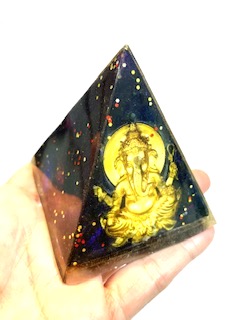 piramide de orgon con ganesha