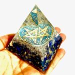 piramide orgon con tetragrammaton