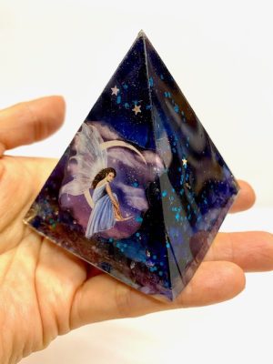 piramide de orgon con hada de la noche