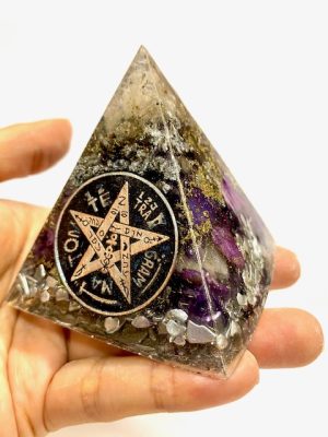 piramide de orgon con tetragrammaton