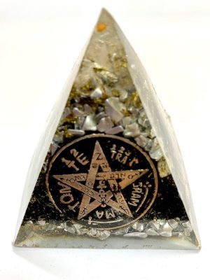 piramide de orgon con tetragrammaton