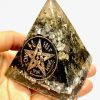 piramide de orgon con tetragrammaton