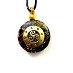colgante de orgon con trisquel