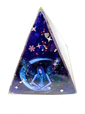 piramide de orgon con hada