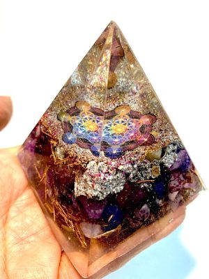 Piramide de orgon con cubo de metatron