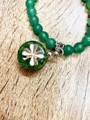 pulsera con orgon de trebol