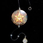 colgante de pared con tetragrammaton