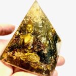 piramide de orgon con buda