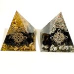 piramide orgon con nudo de bruja