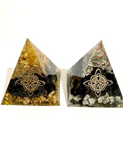 piramide orgon con nudo de bruja