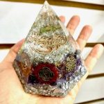 piramide de orgon chakras