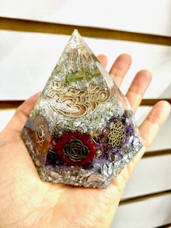 piramide de orgon chakras